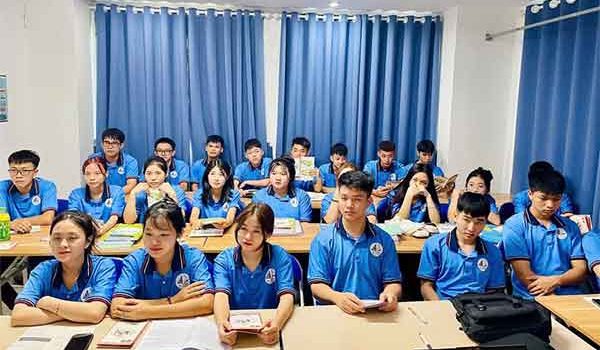 Thuận lợi và khó khăn khi đi du học bằng tiếng Anh
